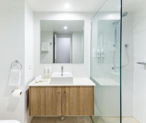 Oaks Port Douglas Resort的一间浴室