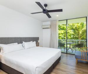 Oaks Port Douglas Resort客房内的一张或多张床位
