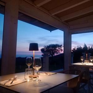 a table with wine glasses sitting on top of it at Casamediterranea in Sperlonga