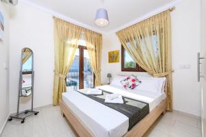 Ένα ή περισσότερα κρεβάτια σε δωμάτιο στο Hanns Villa +14 φωτογραφίες