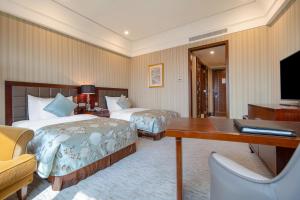Postel nebo postele na pokoji v ubytování Wuhan Jin Jiang International Hotel