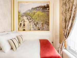 Posteľ alebo postele v izbe v ubytovaní Merveil -Luxury Suite -Champs Elysees-Haussmann II + 27 fotografií