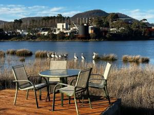 BerriedaleにあるPelican Place - absolute waterfront overlooking MoNAのギャラリーの写真
