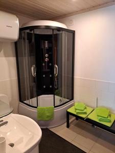 a bathroom with a sink and a shower with green towels at Aablaranna Puhkemaja in Aabla +49 photos