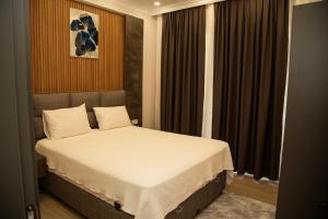 A bed or beds in a room at Villa with Private Pool and Jacuzzi 2