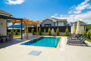 The swimming pool at or close to Villa with Private Pool and Jacuzzi 2