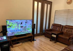 TV a/nebo společenská místnost v ubytování Kitakaruizawa Isshoan ~北軽井沢 一菖庵~