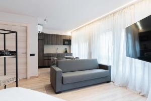 a living room with a couch and a kitchen at Apartamentos Ca Gracia 2 adaptado in Bocairent