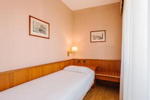 Postel nebo postele na pokoji v ubytování Crystal Hotel Varese