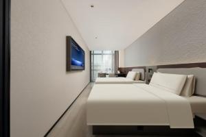 Postel nebo postele na pokoji v ubytování Atour Light Hotel Beijing International Trade Center Chaoyang Heshenghui