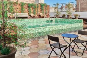 Бассейн в Esplendor by Wyndham Savoy Rosario или поблизости