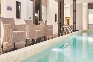 Бассейн в Esplendor by Wyndham Savoy Rosario или поблизости
