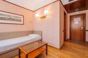 Postel nebo postele na pokoji v ubytování Crystal Hotel Varese
