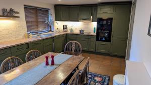 Köök või kööginurk majutusasutuses Maple Cottage, Stylish Holiday Home for 6 Near the Lake District