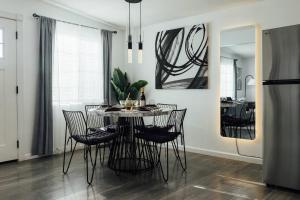 a dining room with a table and chairs at Modern Sunset in Yucca Valley