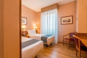 Postel nebo postele na pokoji v ubytování Crystal Hotel Varese