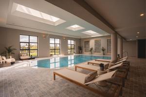 Πισίνα στο ή κοντά στο Naturhotel Sachsenbaude Oberwiesenthal - Indoor-Pool & Outdoor-Whirlpool