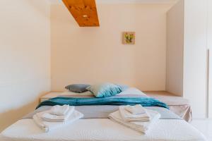 A bed or beds in a room at Alice's house