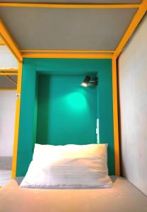 Ένα ή περισσότερα κρεβάτια σε δωμάτιο στο Bunks And Bed