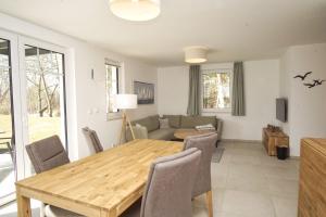 Et opholdsområde på Rex Rugia FeWo12-1 mit Schwimmbad und Saunanutzung im AHOI-Erlebnisbad Sellin