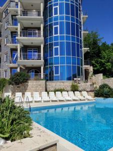 Swimmingpoolen hos eller tæt på Vidikovac Marble House