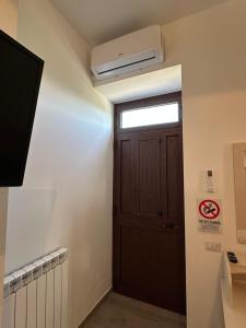 a room with a door and a window and a fan at B&B Agriturismo Grandola in Montecalvo Irpino