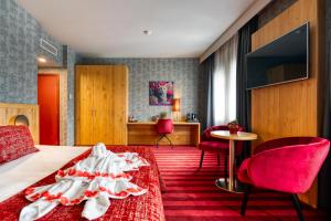 TV a/nebo společenská místnost v ubytování Hotel Verviers Van der Valk