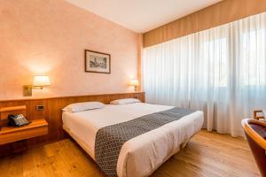 Postel nebo postele na pokoji v ubytování Crystal Hotel Varese