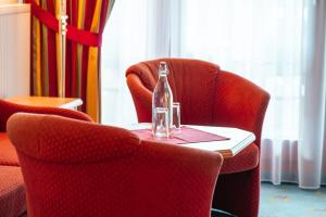 A seating area at Berg & SPA Hotel Urslauerhof