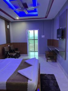 Телевизор и/или развлекательный центр в Chegra Guest House