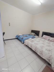 Ένα ή περισσότερα κρεβάτια σε δωμάτιο στο Kos Menteng Jakpus