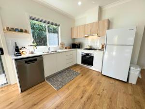 Kuchyň nebo kuchyňský kout v ubytování Honey Fig Cottage, Bowral