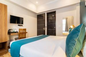 Postel nebo postele na pokoji v ubytování Hotel Max Marina Delhi Airport