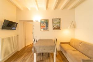 a living room with a table and a couch at Lovely apartment in the walled city with WiFi e AC in Como +11 photos