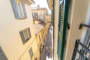 a view of a narrow alley between two buildings at Lovely apartment in the walled city with WiFi e AC in Como