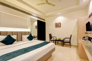 Katil atau katil-katil dalam bilik di Hotel Krishna - By RCG Hotels, Centrally Located, New Delhi