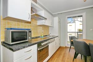 Kuchyň nebo kuchyňský kout v ubytování Hermannstraße 16a Wohnung Seestern