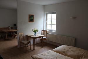 Ein Bett oder Betten in einem Zimmer der Unterkunft Gästehaus Glaubenstein