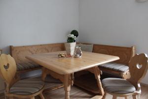 Ein Sitzbereich in der Unterkunft Gästehaus Glaubenstein