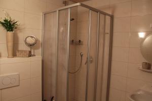 Ein Badezimmer in der Unterkunft Gästehaus Glaubenstein