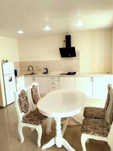 Η κουζίνα ή μικρή κουζίνα στο Apartment on Koriatovychiv Street