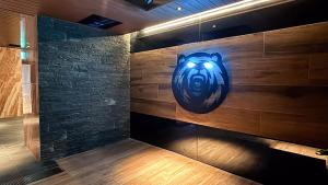 a room with a wall with a carving of an owl at HOTEL LiVEMAX SAPPORO NAKAJIMA PARK GRANDE in Sapporo