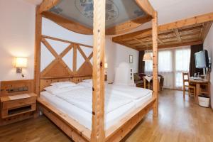 Postel nebo postele na pokoji v ubytování Wellnesshotel Mein Almhof Superior