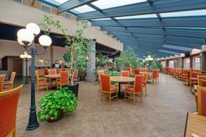 Restaurace v ubytování Best Western PLUS Mirage Hotel and Resort