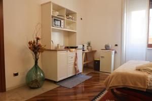 Kuchyň nebo kuchyňský kout v ubytování Honey Rooms Verona - camera Millefiori