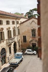 Fotografie z fotogalerie ubytování Honey Rooms Verona - camera Millefiori v destinaci Verona