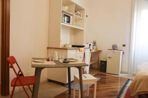 Kuchyň nebo kuchyňský kout v ubytování Honey Rooms Verona - camera Millefiori