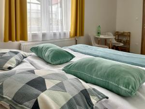A bed or beds in a room at Jedlinka