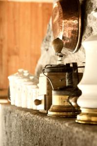 Příslušenství pro přípravu čaje a kávy v ubytování Le Jas du Mas
