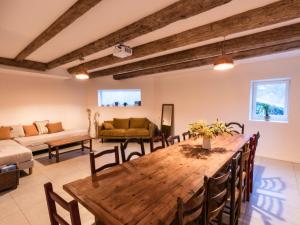 Posezení v ubytování Gîtes de Mirabel Charmis